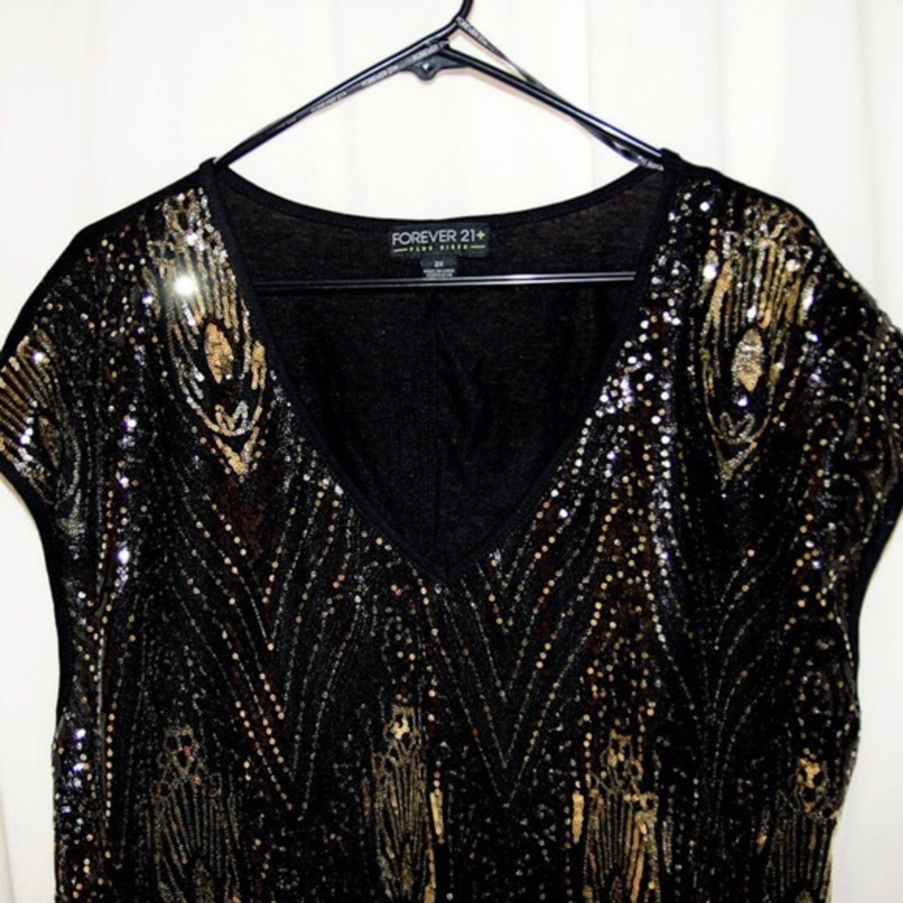 Forever 21+ trendy peacock sequin top - Picture 2 of 6